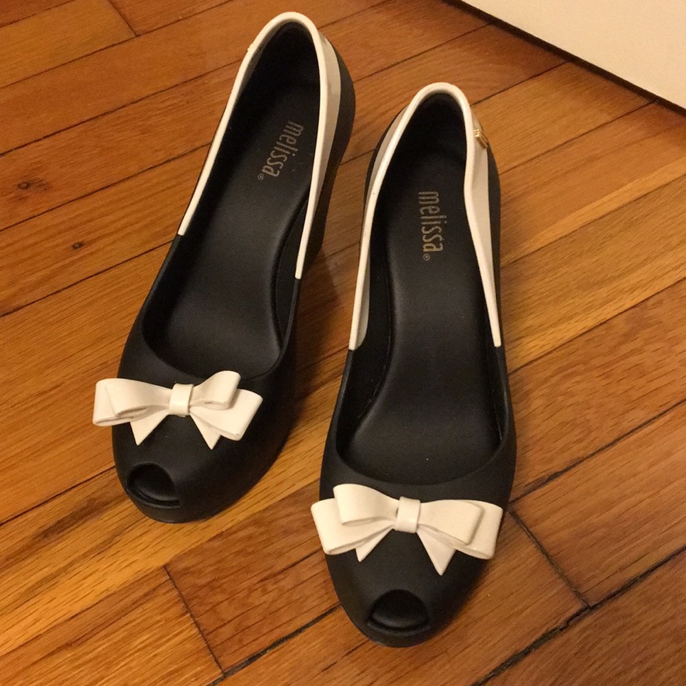 NWOT Melissa Queen Wedge Black/White, Sz 6